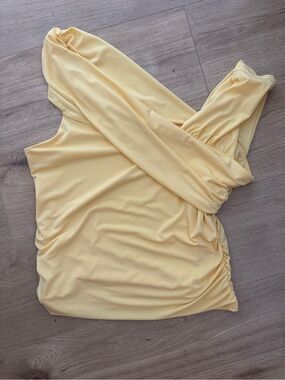 Abercrombie & Fitch One-Shoulder Ruched Top - Pale Yellow